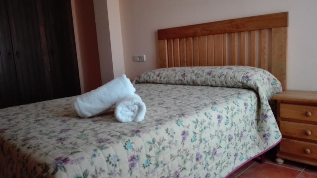 Hostal La Vega Пералехос Экстерьер фото