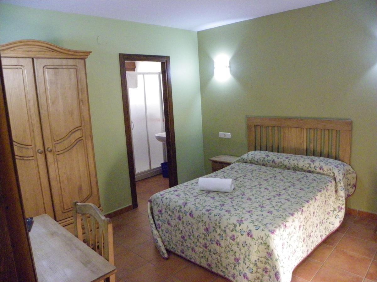 Hostal La Vega Пералехос Экстерьер фото