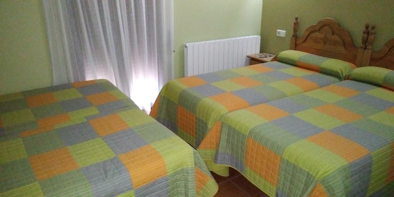 Hostal La Vega Пералехос Экстерьер фото
