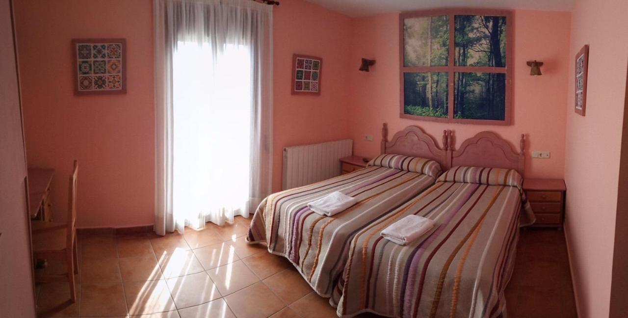 Hostal La Vega Пералехос Экстерьер фото